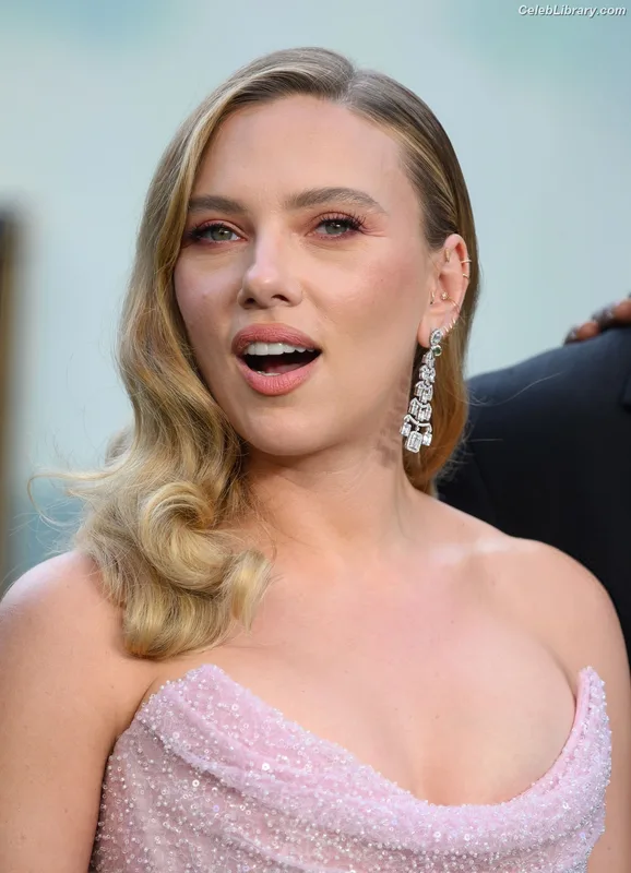 Scarlett Johansson photo 18 of 2617