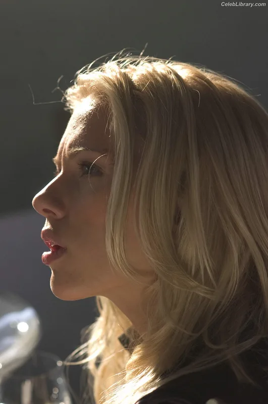 Scarlett Johansson photo 5 of 2617