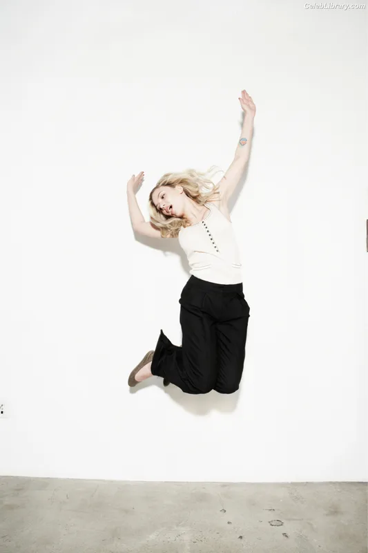 Scarlett Johansson photo 12 of 2617
