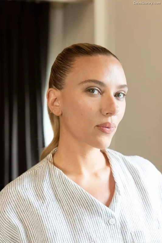 Scarlett Johansson photo 21 of 2617