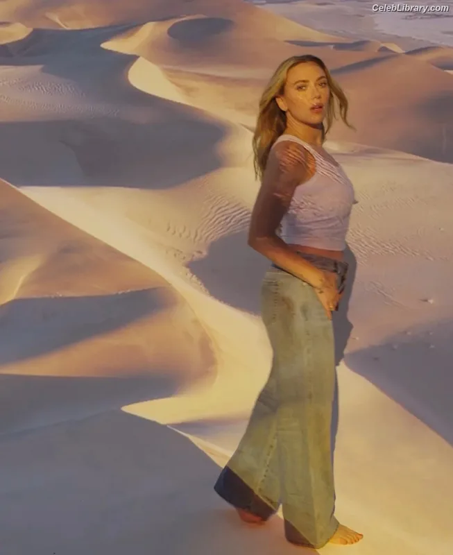 Scarlett Johansson photo 18 of 2617
