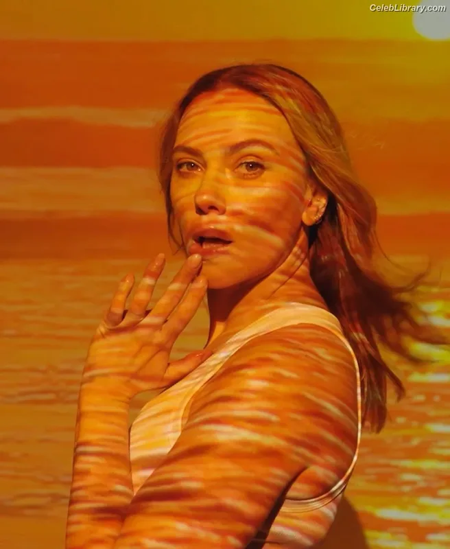 Scarlett Johansson photo 23 of 2617