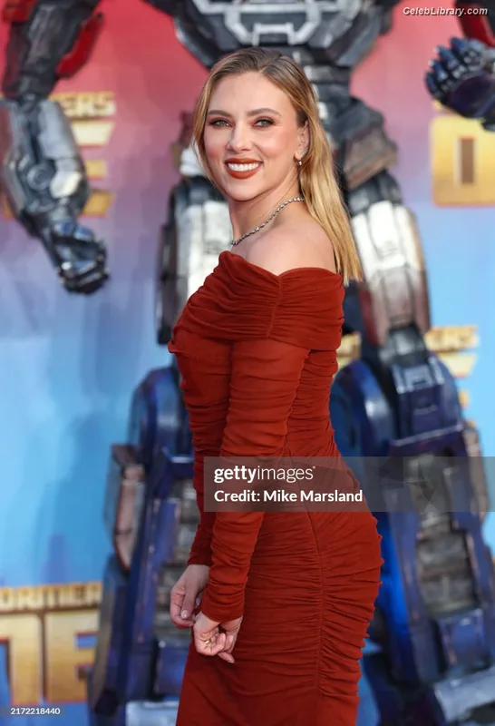 Scarlett Johansson photo 14 of 2617