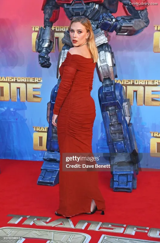 Scarlett Johansson photo 16 of 2617