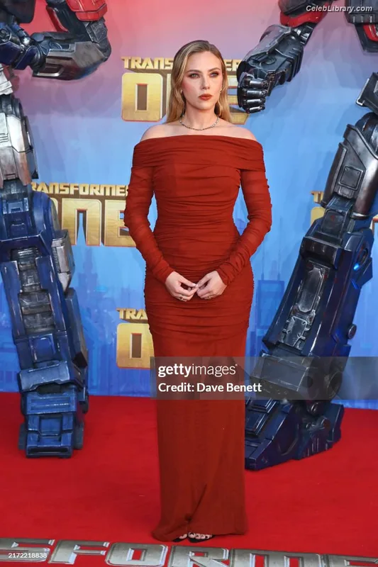 Scarlett Johansson photo 17 of 2617