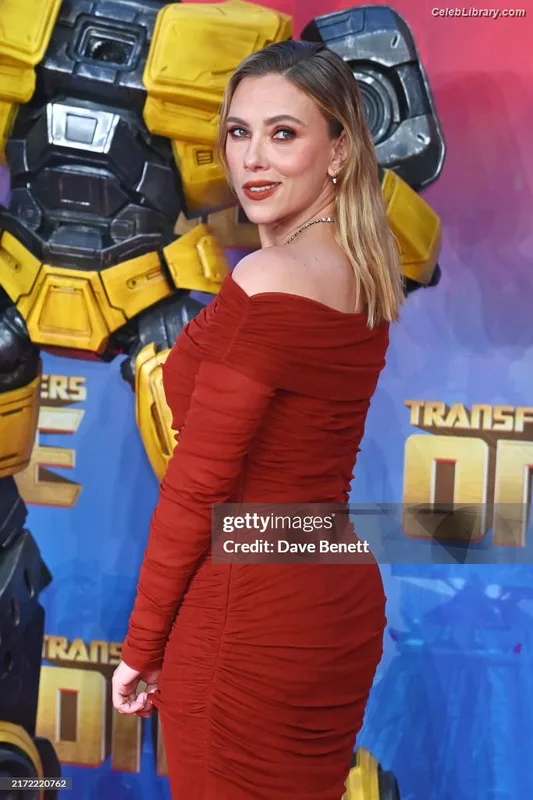 Scarlett Johansson photo 18 of 2617