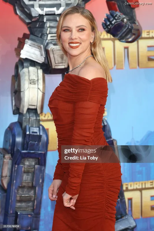 Scarlett Johansson photo 22 of 2617