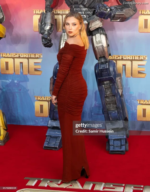 Scarlett Johansson photo 1 of 2617