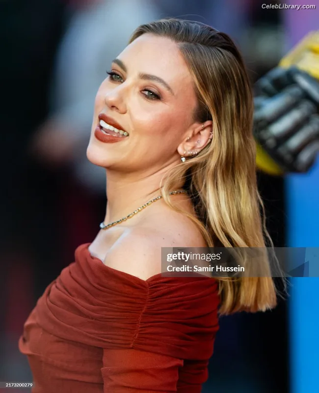 Scarlett Johansson photo 2 of 2617