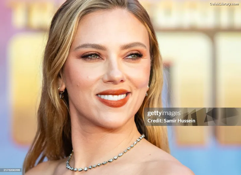 Scarlett Johansson photo 3 of 2617