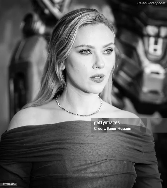 Scarlett Johansson photo 5 of 2617