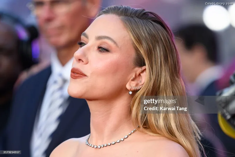 Scarlett Johansson photo 10 of 2617