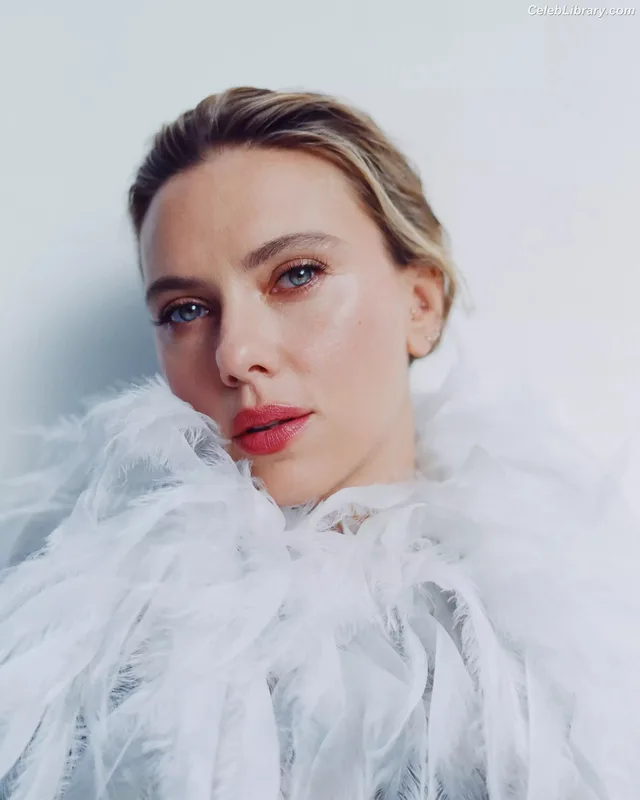 Scarlett Johansson photo 4 of 2617