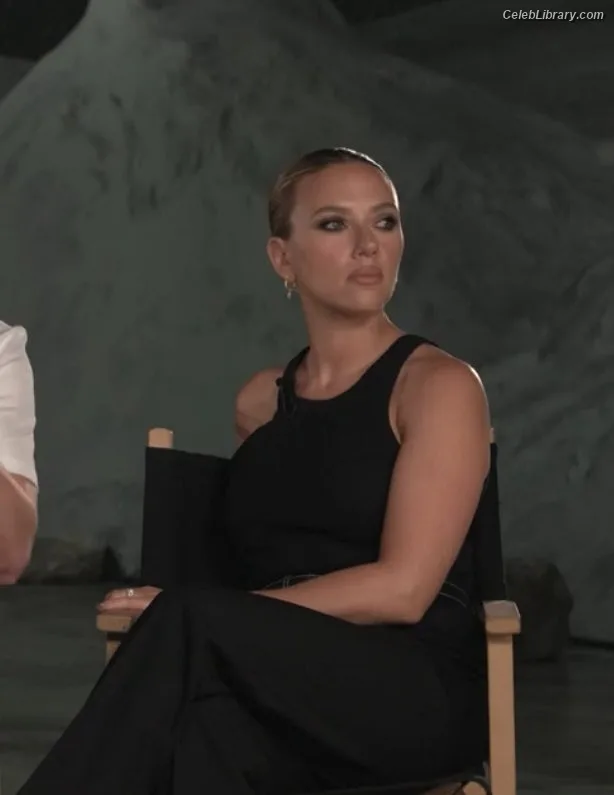 Scarlett Johansson photo 21 of 2617