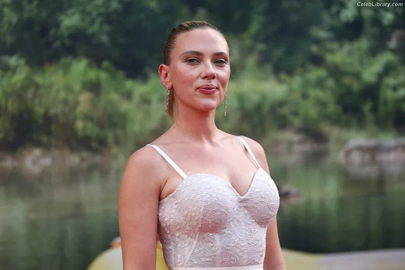 Scarlett Johansson photo 9 of 2617