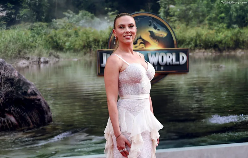 Scarlett Johansson photo 12 of 2617