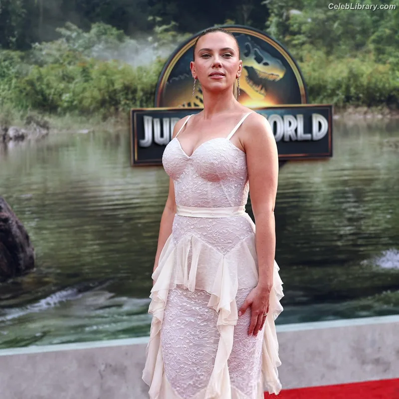 Scarlett Johansson photo 13 of 2617