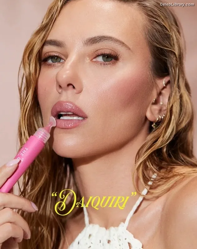 Scarlett Johansson photo 21 of 2617