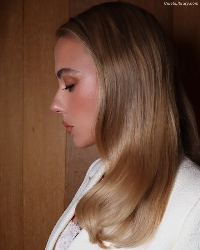 Scarlett Johansson photo 14 of 2617