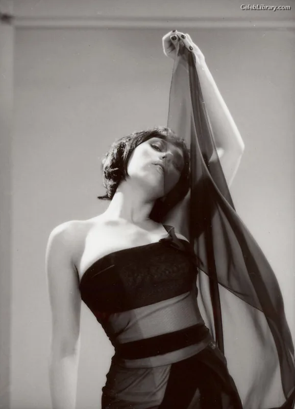 Scarlett Johansson photo 18 of 2617