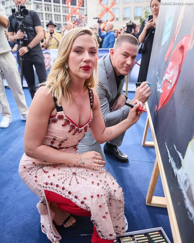 Scarlett Johansson photo 17 of 2617