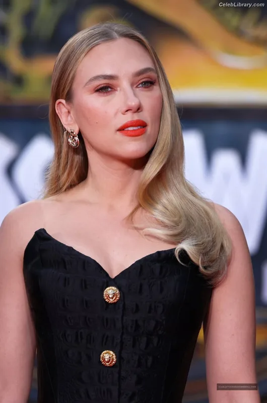 Scarlett Johansson photo 13 of 2617