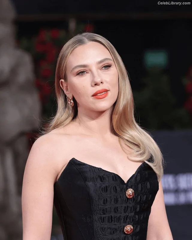 Scarlett Johansson photo 15 of 2617