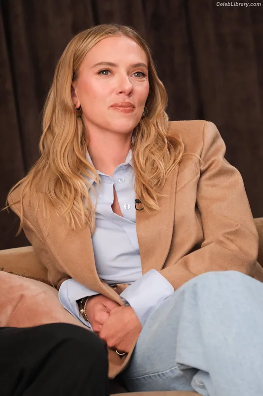 Scarlett Johansson photo 19 of 2617