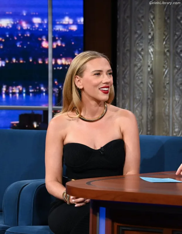 Scarlett Johansson photo 4 of 2617