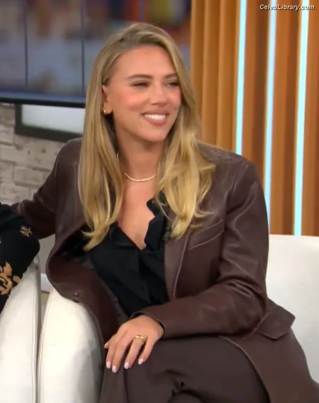 Scarlett Johansson photo 9 of 2617