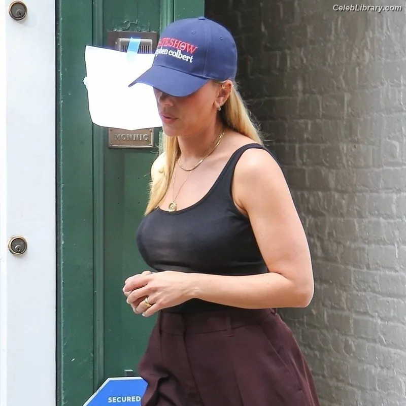 Scarlett Johansson photo 17 of 2617