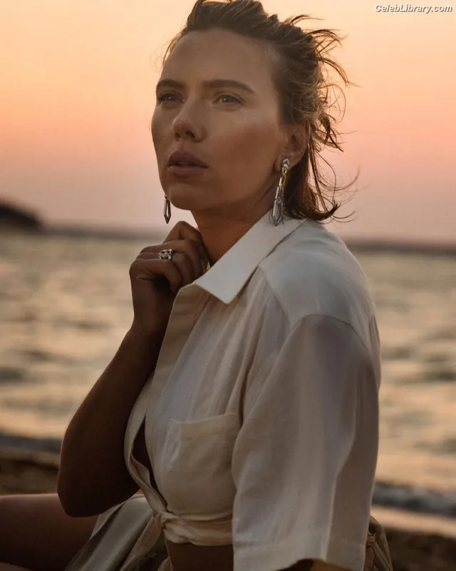 Scarlett Johansson photo 3 of 2617