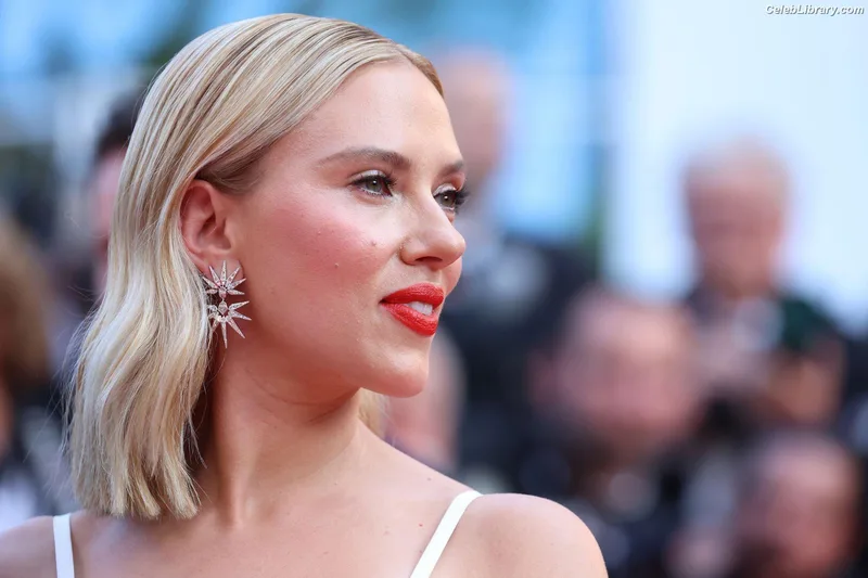 Scarlett Johansson photo 4 of 2617