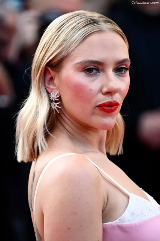 Scarlett Johansson photo 6 of 2617