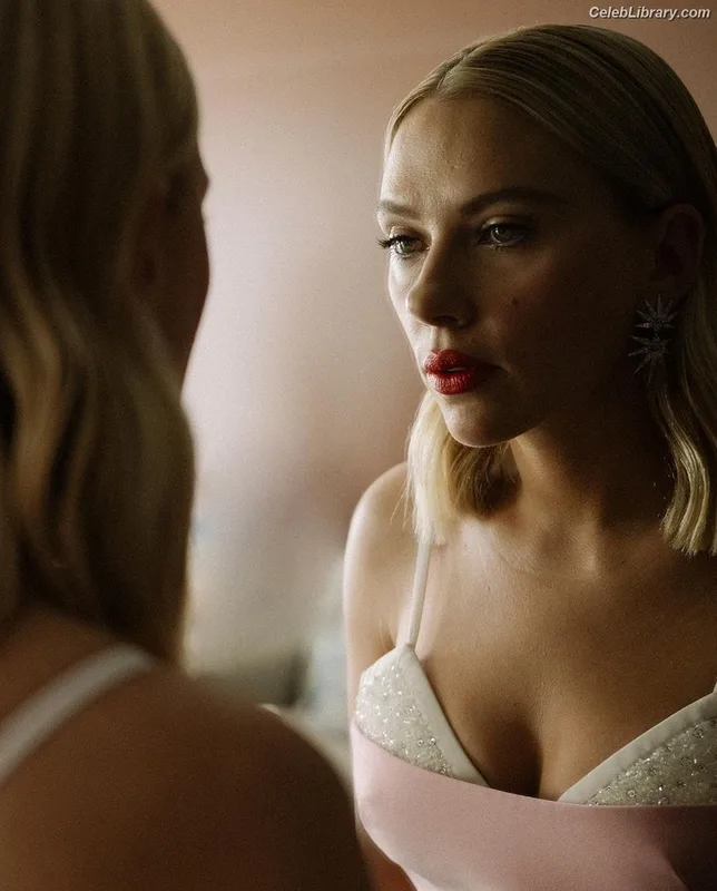 Scarlett Johansson photo 9 of 2617