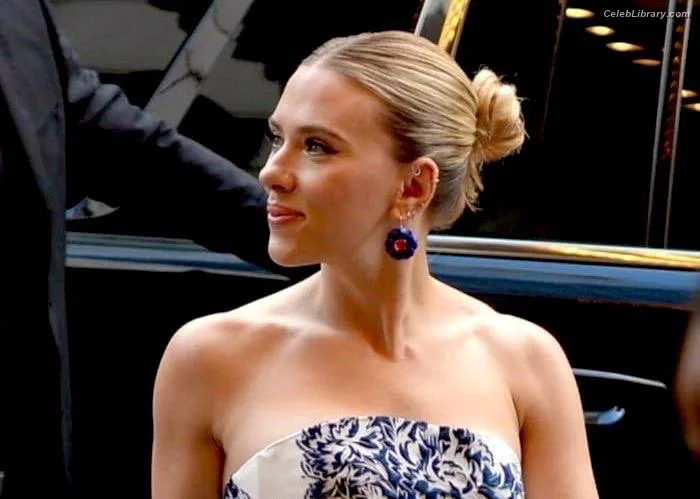 Scarlett Johansson photo 7 of 2617