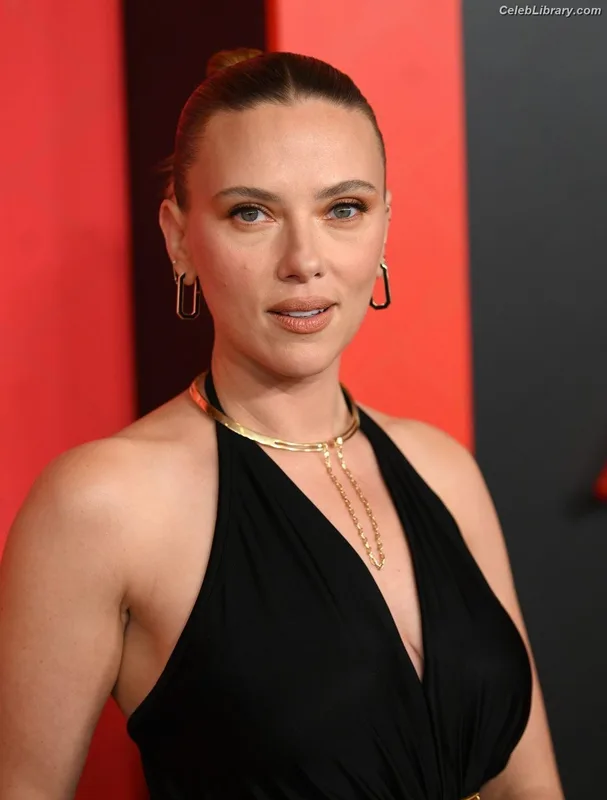 Scarlett Johansson photo 13 of 2617