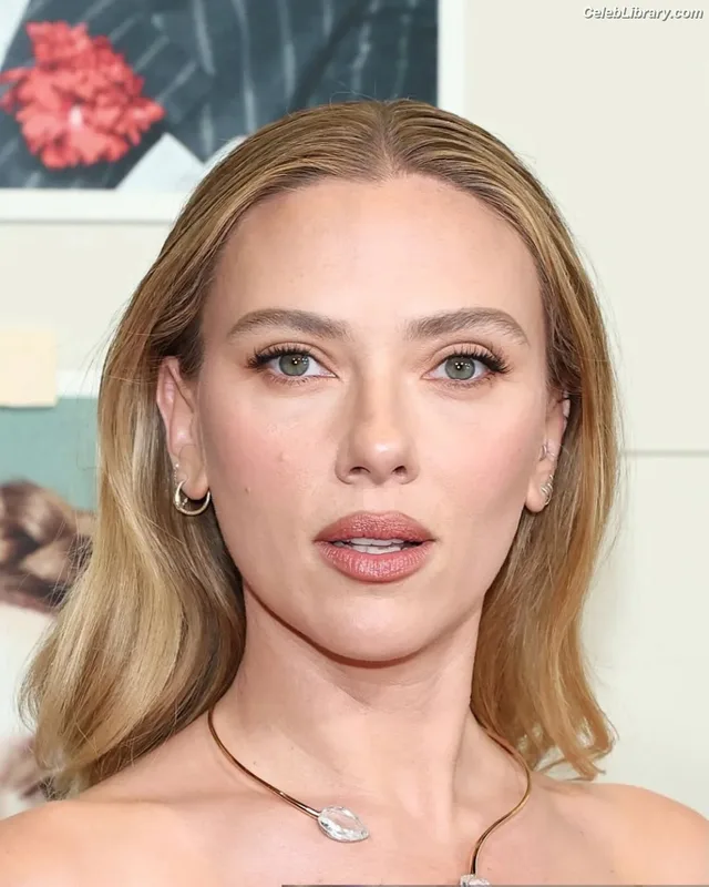 Scarlett Johansson photo 22 of 2617