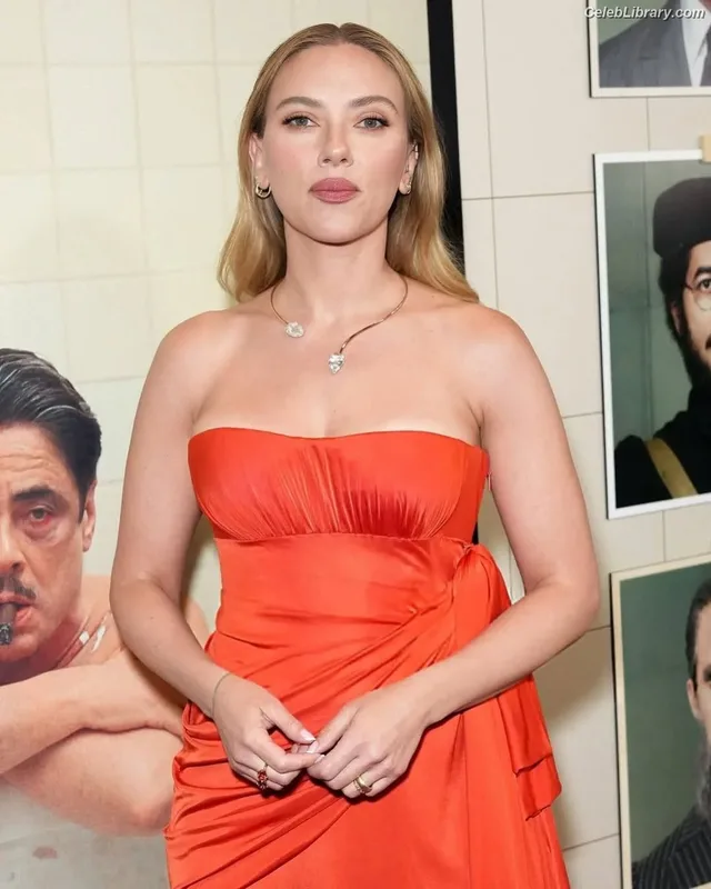 Scarlett Johansson photo 8 of 2617