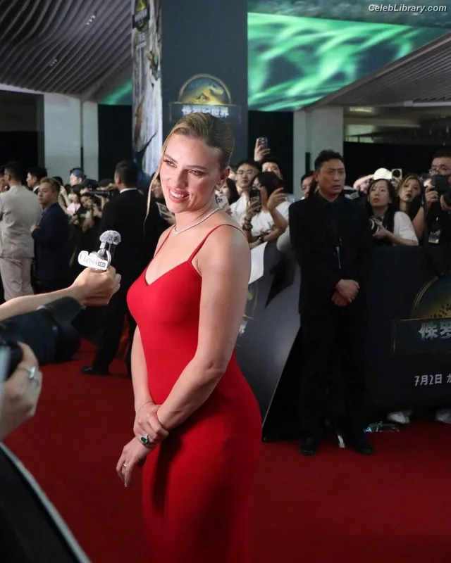 Scarlett Johansson photo 15 of 2617