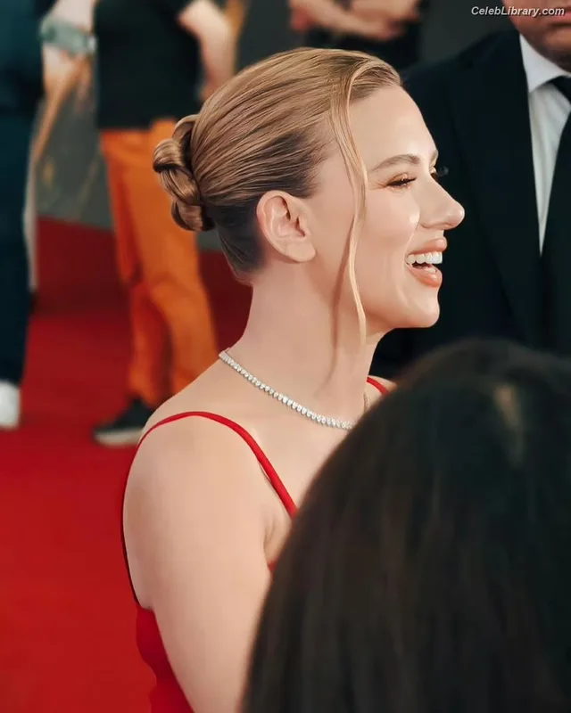 Scarlett Johansson photo 19 of 2617