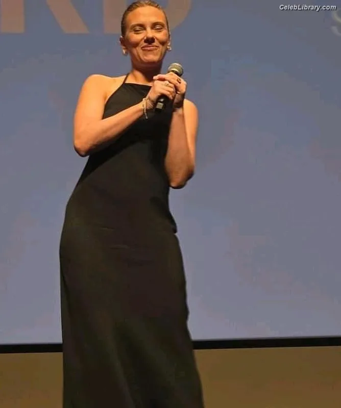 Scarlett Johansson photo 20 of 2617