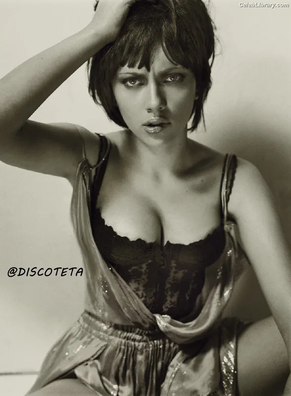 Scarlett Johansson photo 8 of 2617
