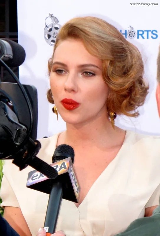 Scarlett Johansson photo 23 of 2617
