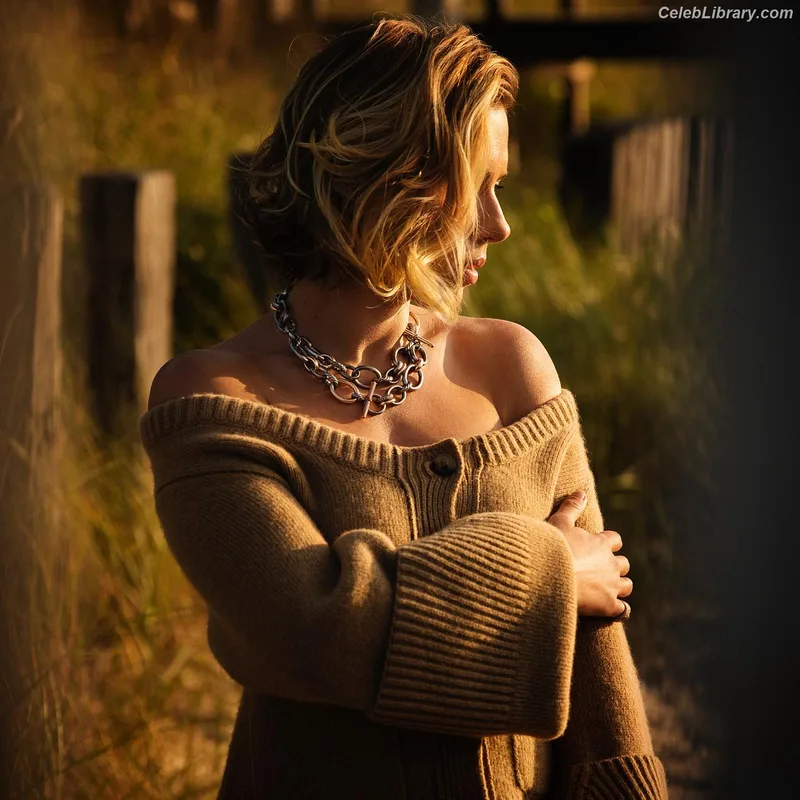 Scarlett Johansson photo 9 of 2617