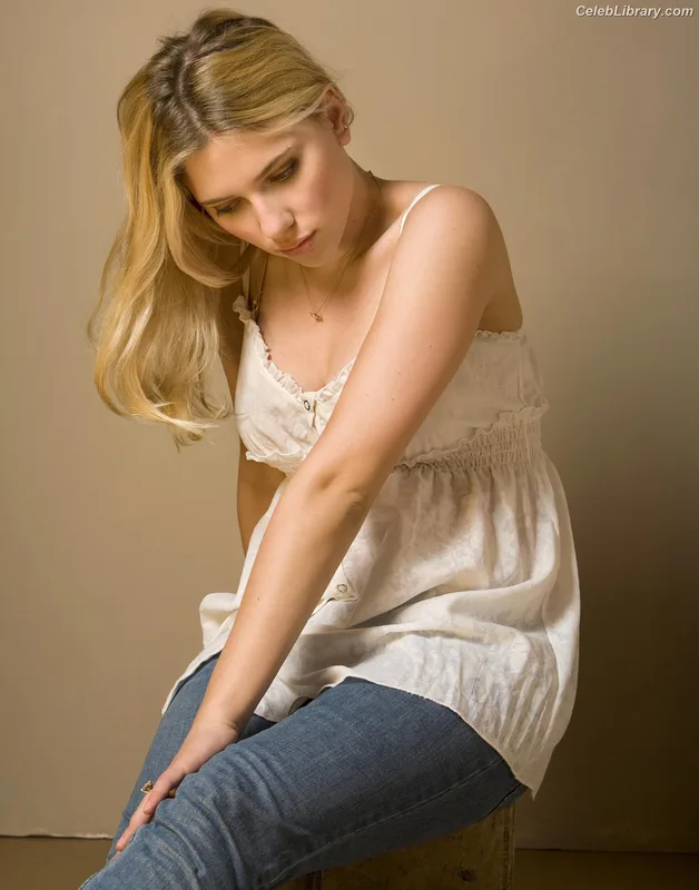 Scarlett Johansson photo 12 of 2617