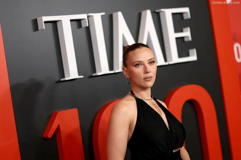 Scarlett Johansson photo 19 of 2617