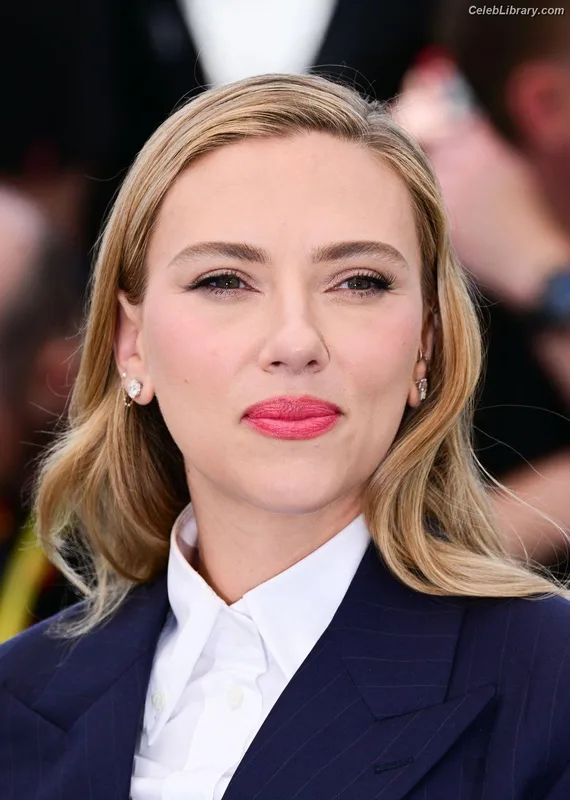 Scarlett Johansson photo 23 of 2617