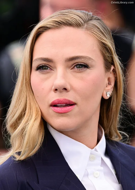 Scarlett Johansson photo 24 of 2617