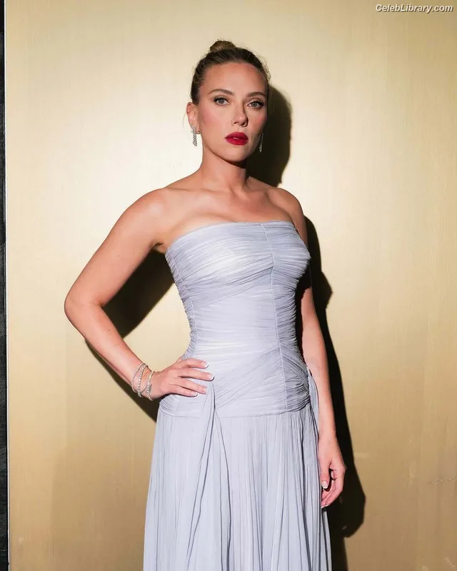 Scarlett Johansson photo 8 of 2617